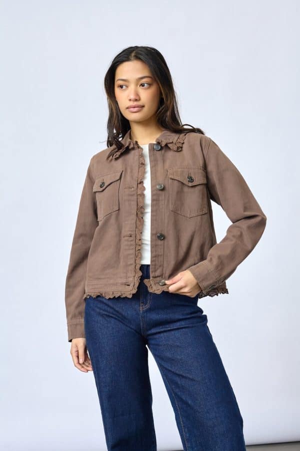 🤎 Jeansjacka från Sister Point – trendig med feminina detaljer ✨